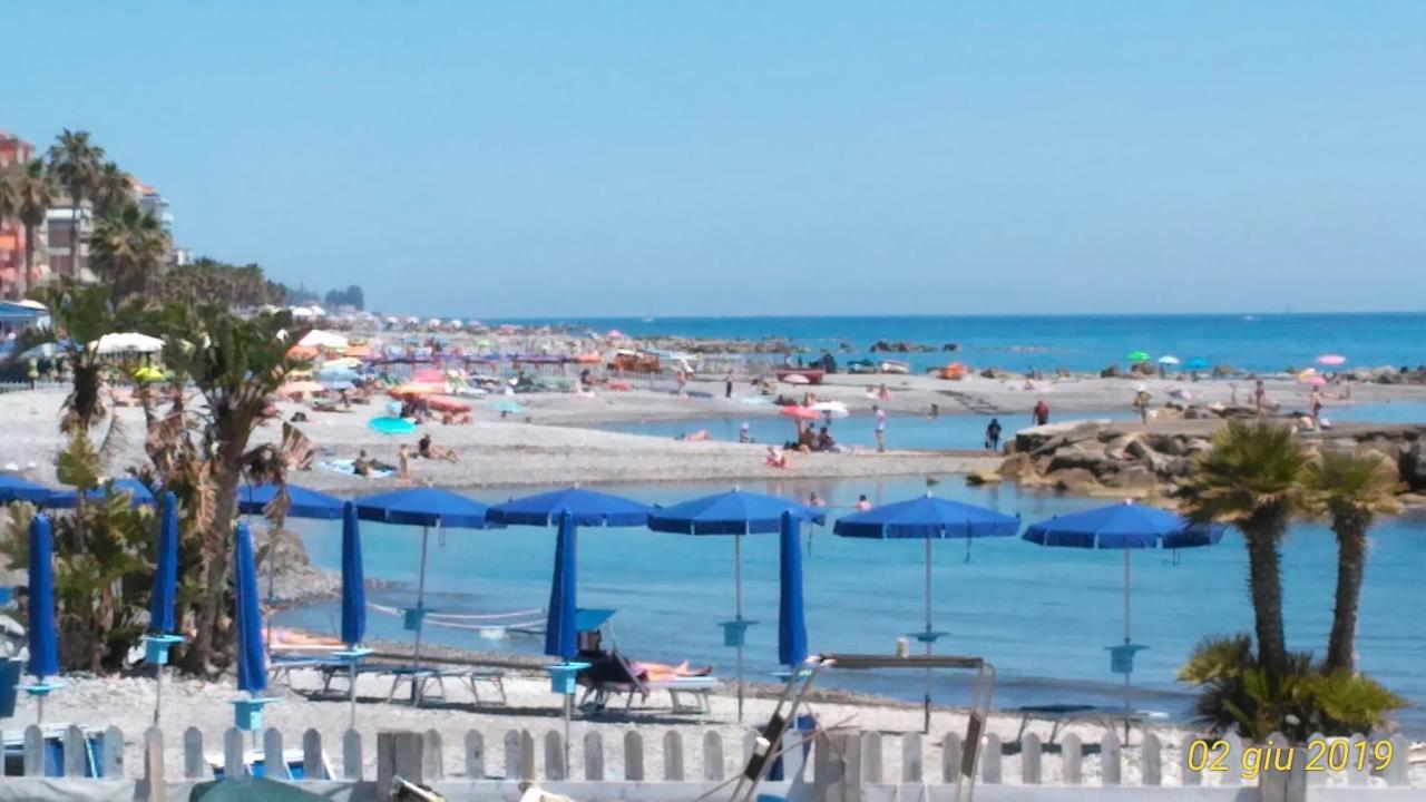 Casa Al Mare Διαμέρισμα Βεντιμίλια Εξωτερικό φωτογραφία