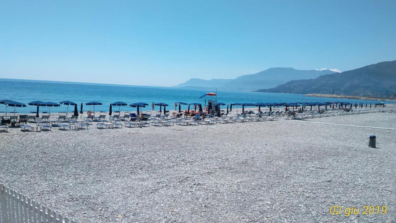 Casa Al Mare Διαμέρισμα Βεντιμίλια Εξωτερικό φωτογραφία